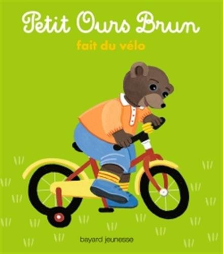 Petit Ours brun fait du vélo